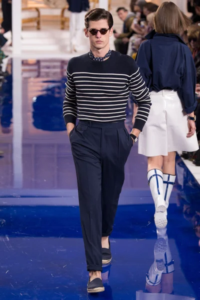 Look 15